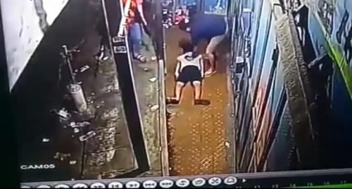 Potongan rekaman CCTV saat terjadinya penangkapan terhadap AE. (ist)