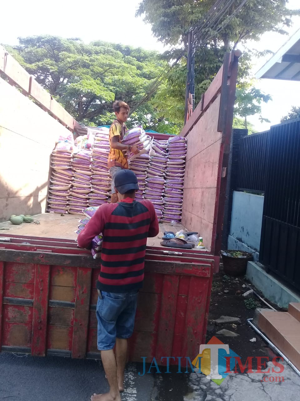 Potret beras rasda dari Dinsos untuk warga Kota Malang yang berhak menerima (Dinsos for MalangTIMES)