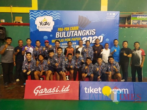 Tim bulu tangkis PON Jatim.