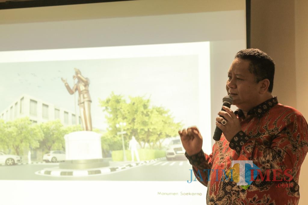 Whisnu Sakti ketika memberikan pemaparan tentang Real City of Heroes