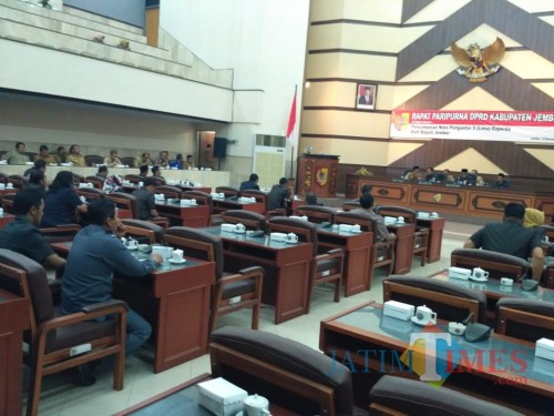 Suasana sidang Paripurna di DPRD Jember (foto : istimewa / Jatim TIMES)