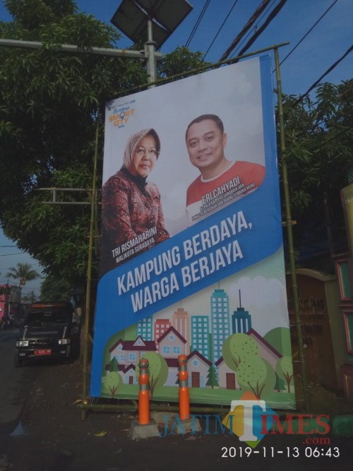 Baliho Smart City yang terpampang gambar Eri Cahyadi