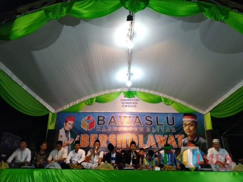 Bawaslu Bersholawat yang digelar di Desa Karangbendo