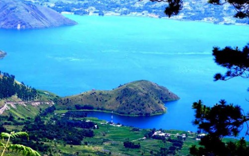 Danau Toba yang kini ramai diperbincangkan di lini masa dengan adanya tagar #CoretBaliDanToba (wowkeren.com)