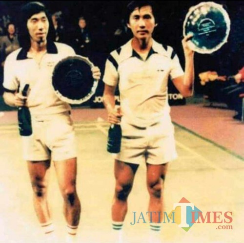 Foto Johan Wahyudi (kanan) bersama Tjun Tjun saat masih menjadi atlet bulu tangkis. (istimewa)