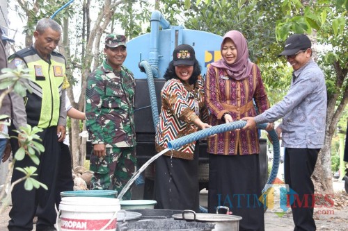 Melalaui PDAM dan BPBD Pemkot Kediri Salurkan 5000 Liter Air Bersih Bagi Warga Terdampak Kekeringan. (Foto: Istimewa)