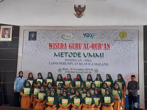 Sebanyak 32 napi Lapas Wanita Kelas II A Sukun Kota Malang yang diwisuda sebagai guru ngaji, Rabu (20/11). (Arifina Cahyanti Firdausi/MalangTIMES)