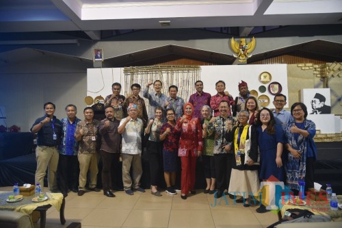 Narasumber dari berbagai negara saat sesi foro bersama usai penutupan Festival HAM Internasional 2019. (foto : istimewa / Jatim TIMES)
