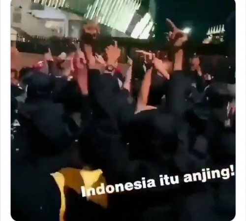 Potongan video oknum suporter Malaysia bernada rasis kepada Indonesia (istimewa)