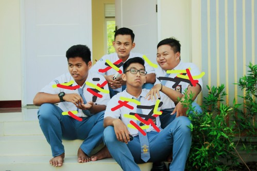 Coret-coret virtual ala warganet menyambut kelulusan SMA/SMK. (Foto: twitter @panggilhiu).