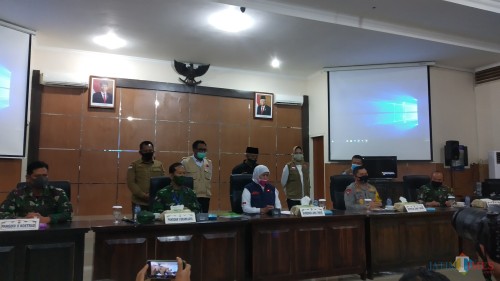 Pertemuan Pemerintah Provinsi Jawa Timur dan tiga kepala daerah di Malang Raya untuk membahas PSBB Malang Raya (Pipit Anggraeni/MalangTIMES).