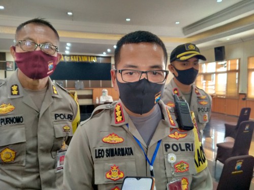 Kapolresta Malang Kota Kombespol Leonardus Simarmata usai melakukan pemeriksaan Rapid Test personil (Anggara Sudiongko/MalangTIMES)