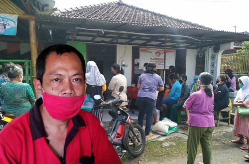 Arbai dan para KPM yang datang ambil BPNT di rumahnya / Foto : Anang Basso / Tulungagung TIMES