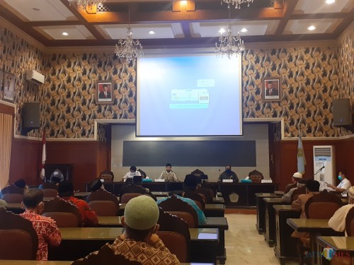 Pertemuan tokoh agama se-Kota Malang membahas pelaksanaan salat Idul Fitri 1441 H di Balai Kota Malang, Rabu (20/5). (Arifina Cahyanti Firdausi/MalangTIMES).