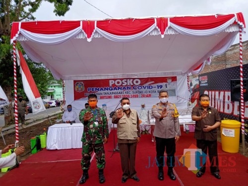 Launching Kampung Tangguh Covid-19 di Kel Tanjungsari. DPRD Kota Blitar diwakili Wakil Ketua I Yasin Hermanto (paling kanan).(Foto : Aunur Rofiq/BlitarTIMES)