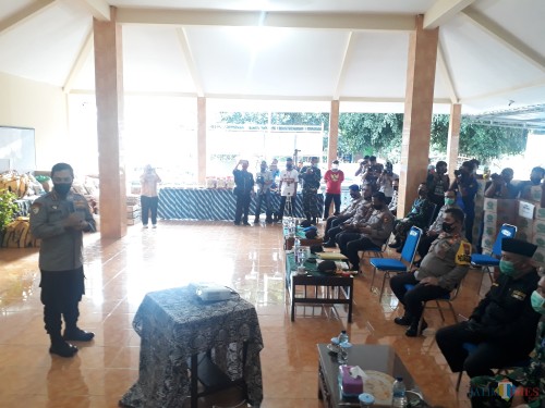 Kabaharkam Polri Komjem Pol. Agus Andrianto saat menyampaikan sambutan di Kampung Tangguh Desa Sitirejo, Kecamatan Wagir, Kabupaten Malang, Jumat (29/5/2020). (Foto: Tubagus Achmad/MalangTimes)