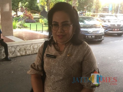Kepala BKAD Kabupaten Malang, Wahyu Kurniati saat menjelaskan opsi lelang ratusan kendaraan milik Pemkab Malang yang sudah tidak terpakai (Foto : Ashaq Lupito / MalangTIMES)