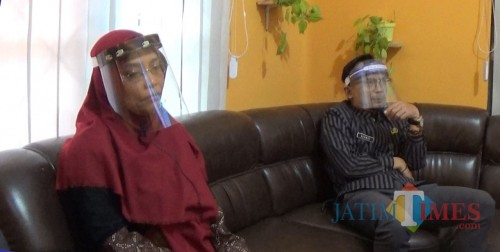Oeliva Iswandi saat bersama Kabid Penataan dan Peningkatan Kapasitas Lingkungan Hidup DLH Kota Malang, Rahmat Hidayat (Amin)