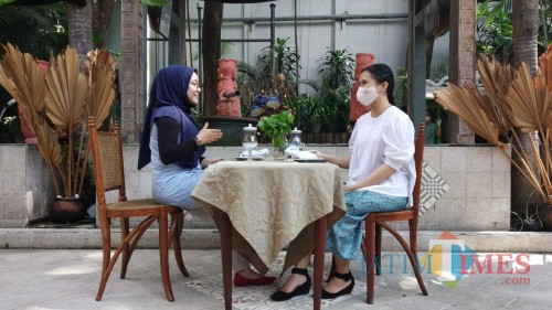 Tamu saat sedang bersantap siang dan menikmati suasana The Sahara Hotel Tugu. (Pipit Anggraeni/MalangTIMES).