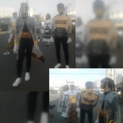 Model yang tampil di simpang empat Kartonyono dengan mengenakan APD.