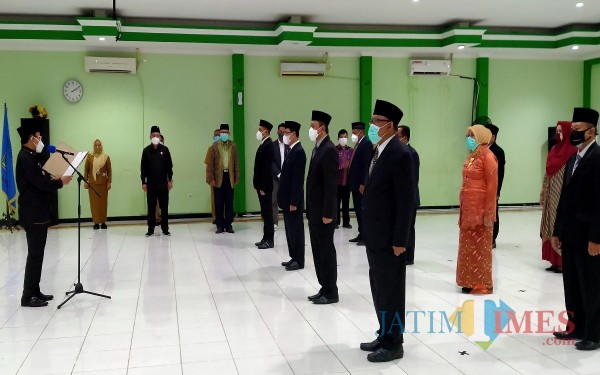 Walikota Malang, Sutiaji yang mengkukuhkan pengurus DPKM (Anggara Sudiongko/MalangTIMES)