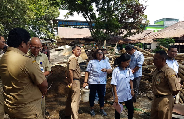 Tim Dinas PUPR dan TP4D saat melakukan pemantauan di salah satu titik proyek cipta karya. (DPUPR)