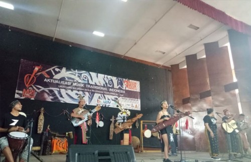 Grup musik dawai yang dilahirkan dari kelas bermain dawai oleh Museum Musik Indonesia