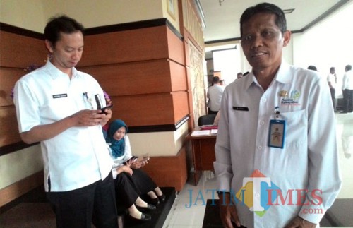 Kepala DKP Kabupaten Malang Nasri Abdul Wahid (kanan) menyatakan Kabupaten Malang bersiap dalam menerapkan cadangan pangan beras. (Nana)
