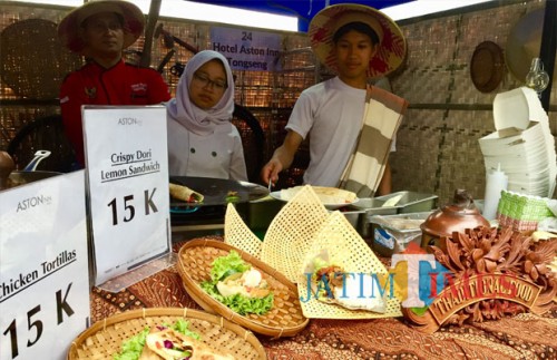 Suguhan kuliner traditional salah satu stand di Batu Street Food Festival 2018 di Balai Kota Among Tani. (Foto: Irsya Richa/MalangTIMES)
