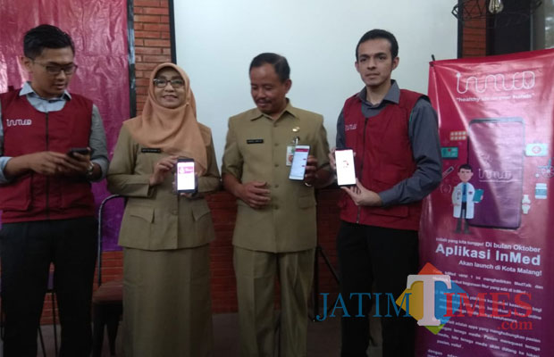 (Dari kanan ke kiri): Dokter Gamal Albinsaid (pengagas InMed), Abdul Malik (asisten I Pemkot Malang), dr Asih Tri Rachmi (kadinkes Kota Malang). (Hendra Saputra)