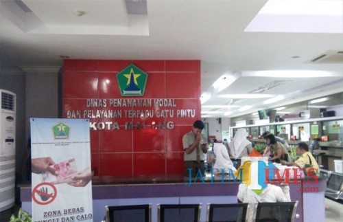 Loket pelayanan mengurus izin di DPMPTSP Kota Malang (foto: Pipit Anggraeni/ MalangTIMES)