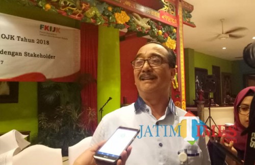 Kepala OJK Malang Widodo saat ditemui awak media. (Foto: Nurlayla Ratri/ MalangTIMES)