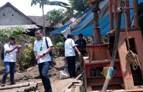 Tim TP4D saat melakukan pemantauan sumur bor proyek Bidang Amal, DPUPR Kota Malang (DPUPR)