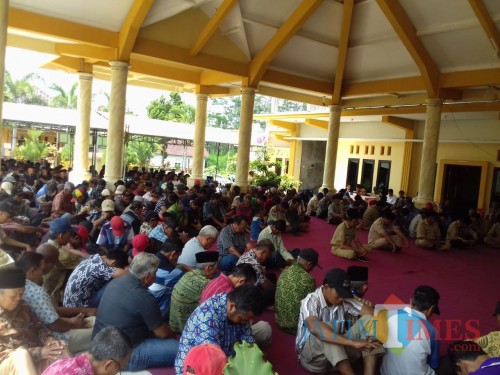 Tradisi Keleman Desa Peniwen, Kromengan. Ini tradisi meminta hujan di musim kemarau berkepanjangan. (Nana)