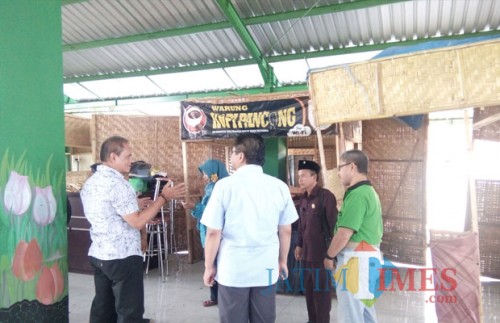 Komisi B DPRD Kota Malang melakukan inspeksi mendadak ke Pasar Bareng dengan didampingi Kepala Dinas Perdagangan Kota Malang, Wahyu Setianto (Pipit Anggraeni/MalangTIMES).