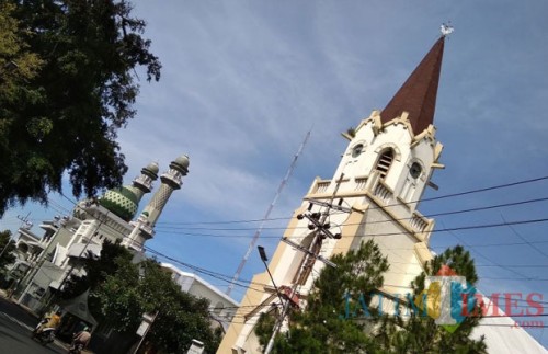 Dua bangunan peribadahan di Kota Malang yang diduga cagar budaya. (Foto: Dokumen MalangTIMES)