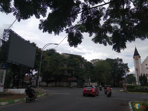 Ilustrasi, pembangunan videotron di Jalan Ijen Kota Malang beberapa waktu lalu. (Foto: Nurlayla Ratri/MalangTIMES)