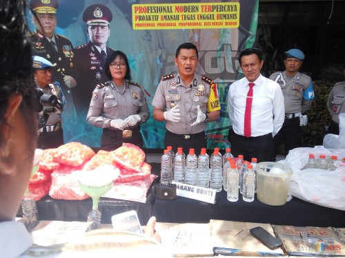Kasat Reskoba Polres Malang Kota AKP Syamsul Hidayat (baju putih).(Anggara Sudiongko/MalangTIMES)