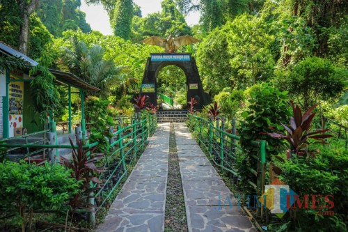Mitos Perekat Hubungan Asmara Dan Air Mata Abadi - Jatim Times