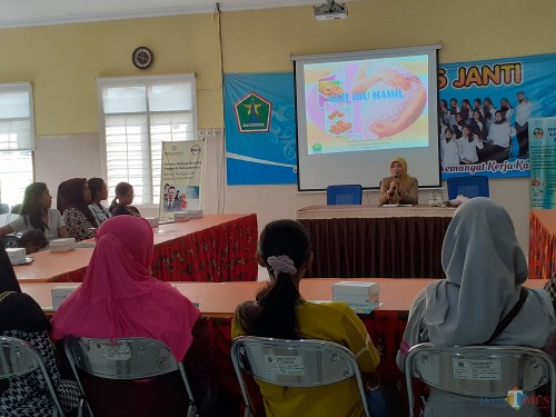 Suasana penyuluhan gizi pada ibu hamil di Puskesmas Janti.(Arifina Cahyanti Firdausi/MalangTIMES)