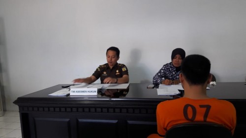 Tersangka kasus narkoba yang sempat berurusan dengan Polres Malang, saat menjalani serangkaian tes TAT di BNN Kabupaten Malang (Foto : Dokumen MalangTIMES)