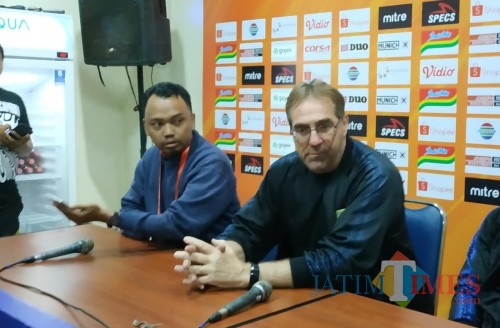 Pelatih Persib Bandung, Robert Rene Albert (kanan) (Hendra Saputra)