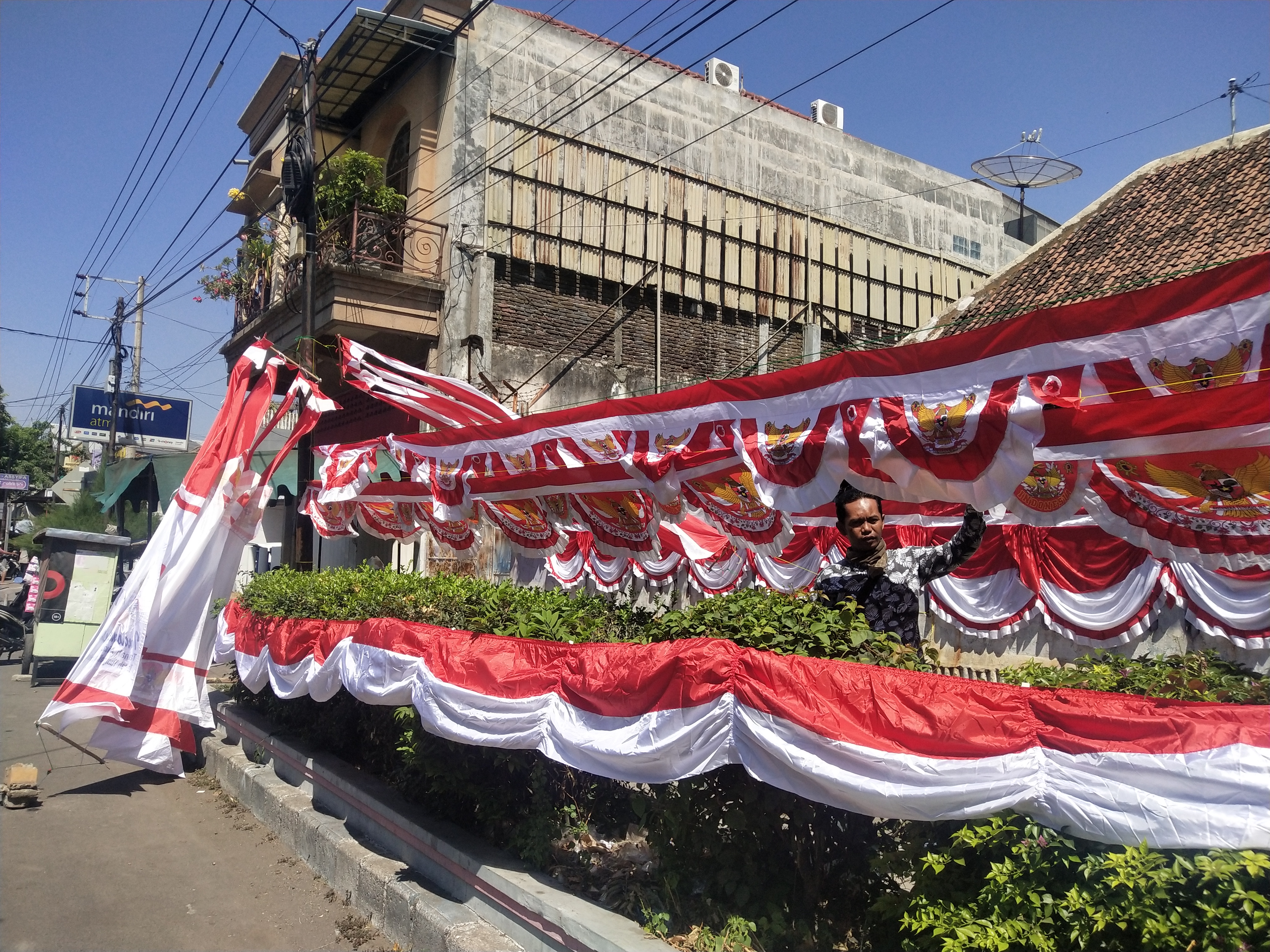 Lokasi penjualan bendera (Foto Heru Hartanto / Situbondo TIMES)