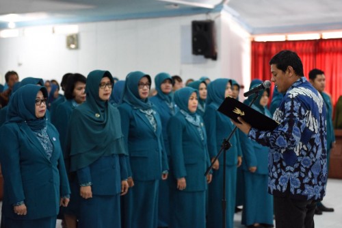Walikota Kediri Abdullah Abu Bakar melantik anggota Tim Penggerak Pemberdayaan Kesejahteraan Keluarga (TP PKK) Kota Kediri masa bakti 2019-2024. (Foto: Ist)