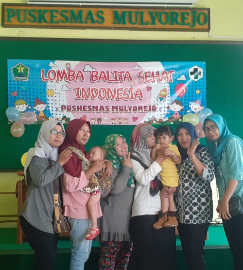 Suasana antusiasme ibu dan anak mengikuti Lomba Balita Sehat Indonesia di Puskesmas Mulyorejo (Arifina Cahyanti Firdausi/MalangTIMES)