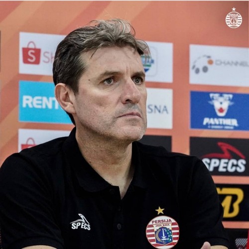 Pelatih kepala Persija Julio Banuelos (official Persija Jakarta)