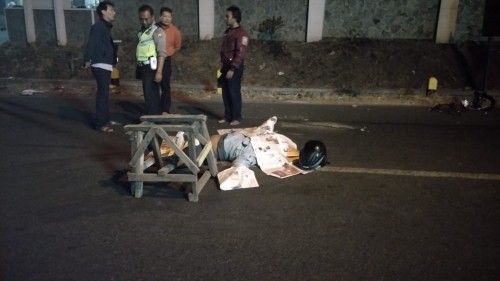 Kondisi jenazah yang terlibat kecelakaan maut sesaat sebelum di evakuasi ke RSSA Malang. (Foto : Laka Lantas Polres Malang for MalangTIMES)