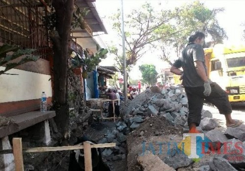 Pembangunan drainase mulai jadi fokus Dinas PU Bina Marga Kabupaten Malang di tahun 2019 (dok MalangTIMES)