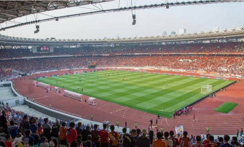 Suasana Stadion Utama Gelora Bung Karno saat Aremania dan The Jak Mania bersama mendukung tim kesayangannya. (@stadiongelorabungkarno)