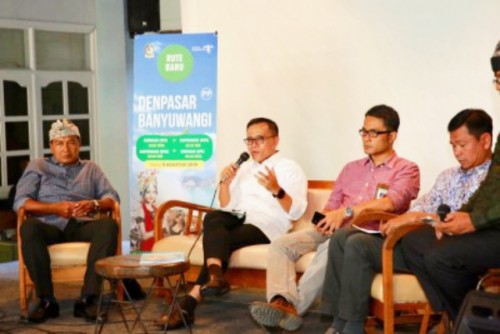 Bupati Banyuwangi Abdullah Azwar Anas saat memberikan keterangan kepada awak media di Bali